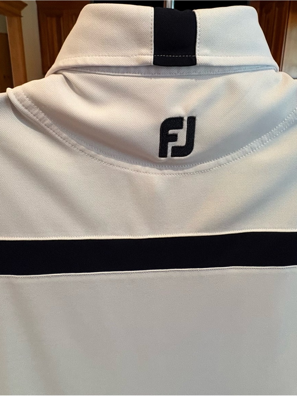 FootJoy Men's performance golf polo. Sharp white w/blue print & logos F/B/S. XL - Picture 7 of 8